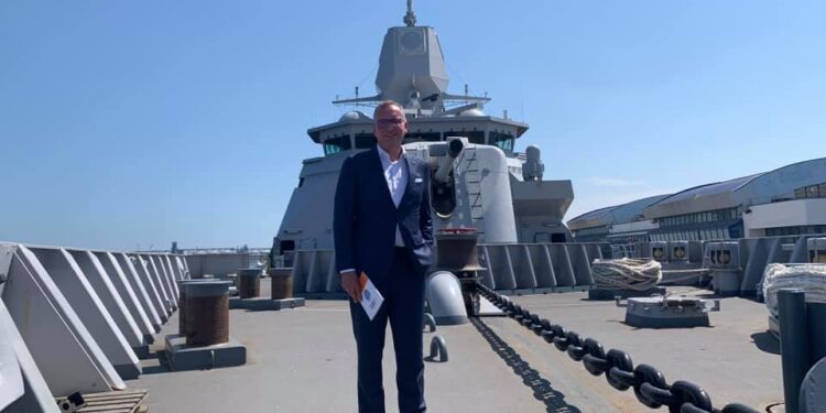 Președintele Asociației BETANIA, Andrei Muit, a ”inspectat” fregata HNLMS Evertsen- vedeta Marinei Regale Olandeze