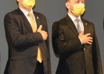 Fechet se dezice de Orban și bate palma cu Câțu!