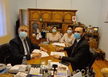 Tablete și echipamente IT pentru toți elevii și școlile comăneștene