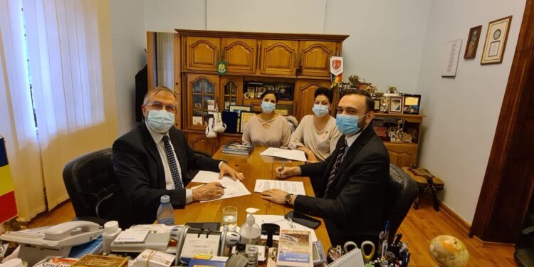 Tablete și echipamente IT pentru toți elevii și școlile comăneștene