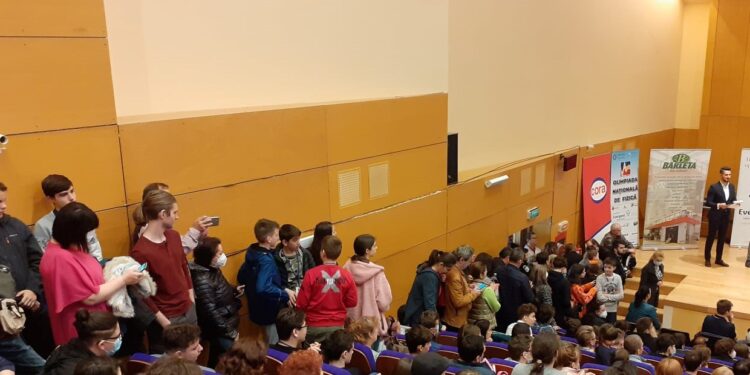 Părinții, revoltați de condițiile în care a avut loc premierea Olimpiadei de Fizică