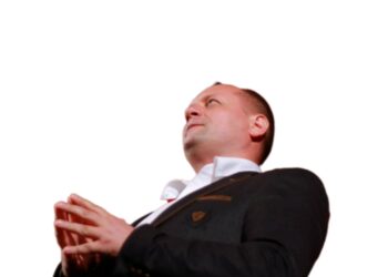 Începerea noului an școlar între discursuri cu limbaj de lemn, preot și polițist