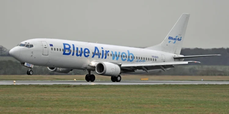Decăderea Blue Air continuă: sechestru pe o aeronavă de pe aeroportul Bacău!