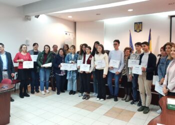 Elevii de 10, premiați! 2000 de lei pentru Evaluarea Națională, 5000 pentru Bacalaureat!