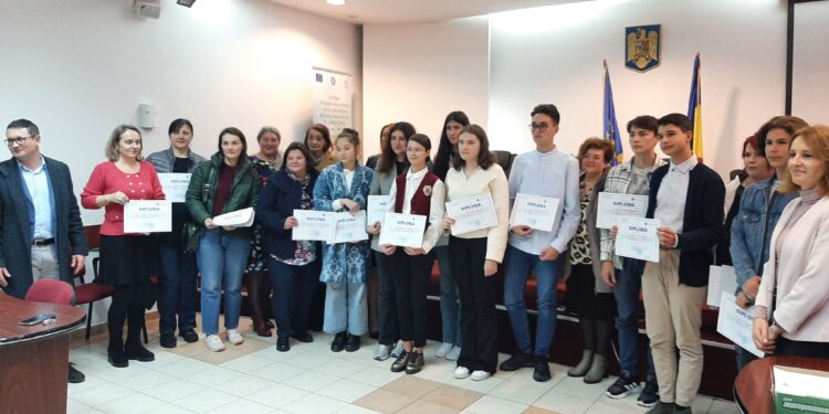Elevii de 10, premiați! 2000 de lei pentru Evaluarea Națională, 5000 pentru Bacalaureat!