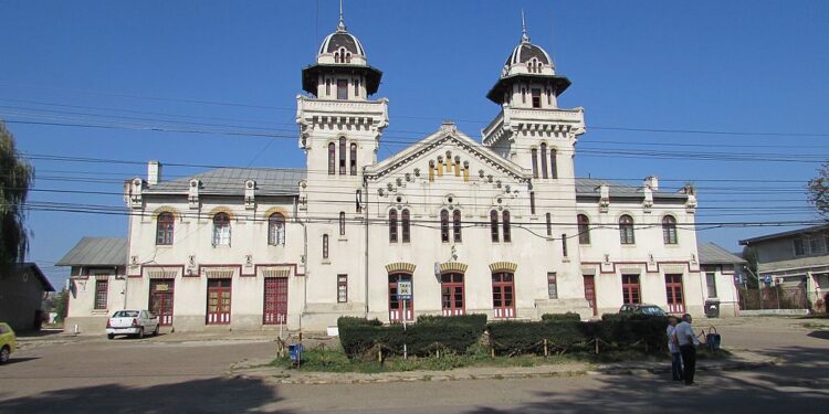 Comănești și Dărmănești, declarate stațiuni turistice de interes local