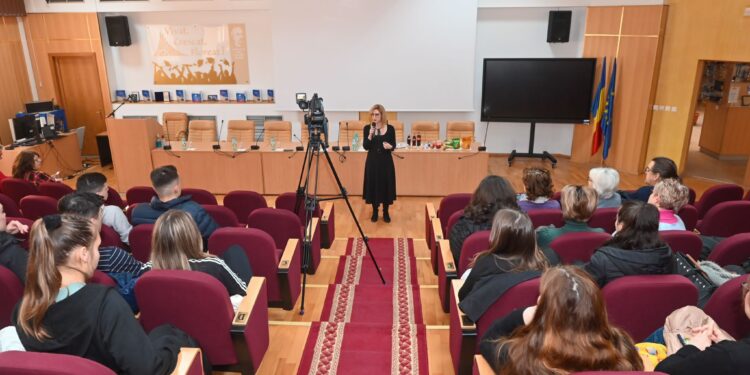 Conferința „Pofta de slăbit vine mâncând” susținută la Universitatea „Vasile Alecsandri” din Bacău