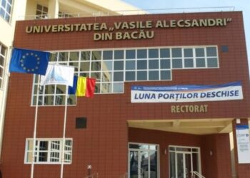 Universitatea „Vasile Alecsandri” din Bacău acordă semestrial peste 800 de burse pentru studenți