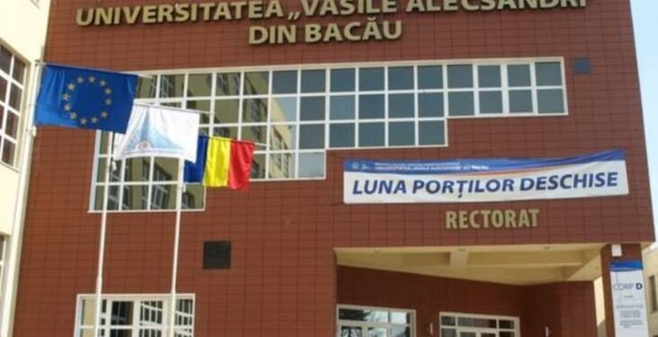 Universitatea „Vasile Alecsandri” din Bacău acordă semestrial peste 800 de burse pentru studenți