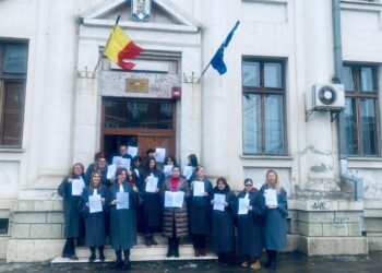 Personalul auxiliar al Curții de Apel Bacău, protest spontan!