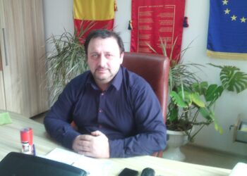 De ce s-ar da un primar profesor titular, dacă nu ar fi?