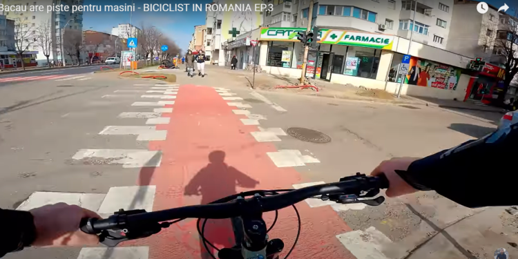 Un youtubeer din Capitală a venit în Bacău să ”inspecteze” pistele de biciclete!