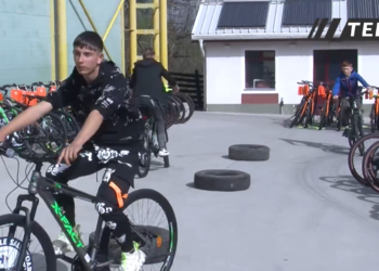 Asociația ”Pastel” și Carrefour România au donat 250 de biciclete copiilor din Dofteana!