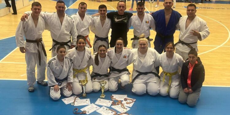 Echipa de judo a Universității „Vasile Alecsandri” din Bacău a devenit