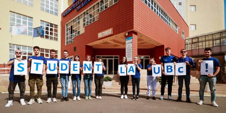 O serie de activități organizate pentru „boboci” de către Liga Studențească din cadrul Universității „Vasile Alecsandri” din Bacău