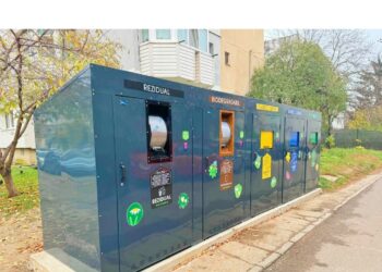 A început instalarea primelor insule digitalizate pentru colectarea selectivă a deșeurilor în Municipiul Bacău