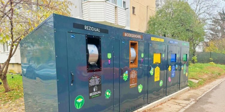 A început instalarea primelor insule digitalizate pentru colectarea selectivă a deșeurilor în Municipiul Bacău