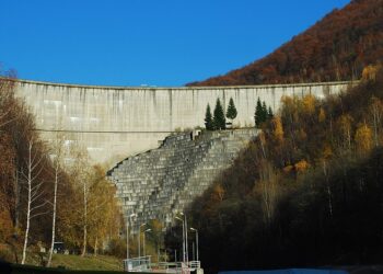 Sesizarea penală depusă de miniștrii Mediului și Energiei pentru combaterea dezinformării în cazul barajelor din România