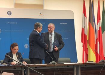 Primarul de Comănești, Viorel Miron, investește în microbiologie!