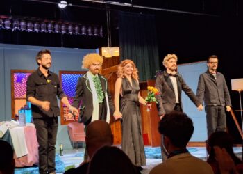 Premieră la Teatrul ”Bacovia”, sold out: ”Crimă la Hotelul Howard Johnson’s!